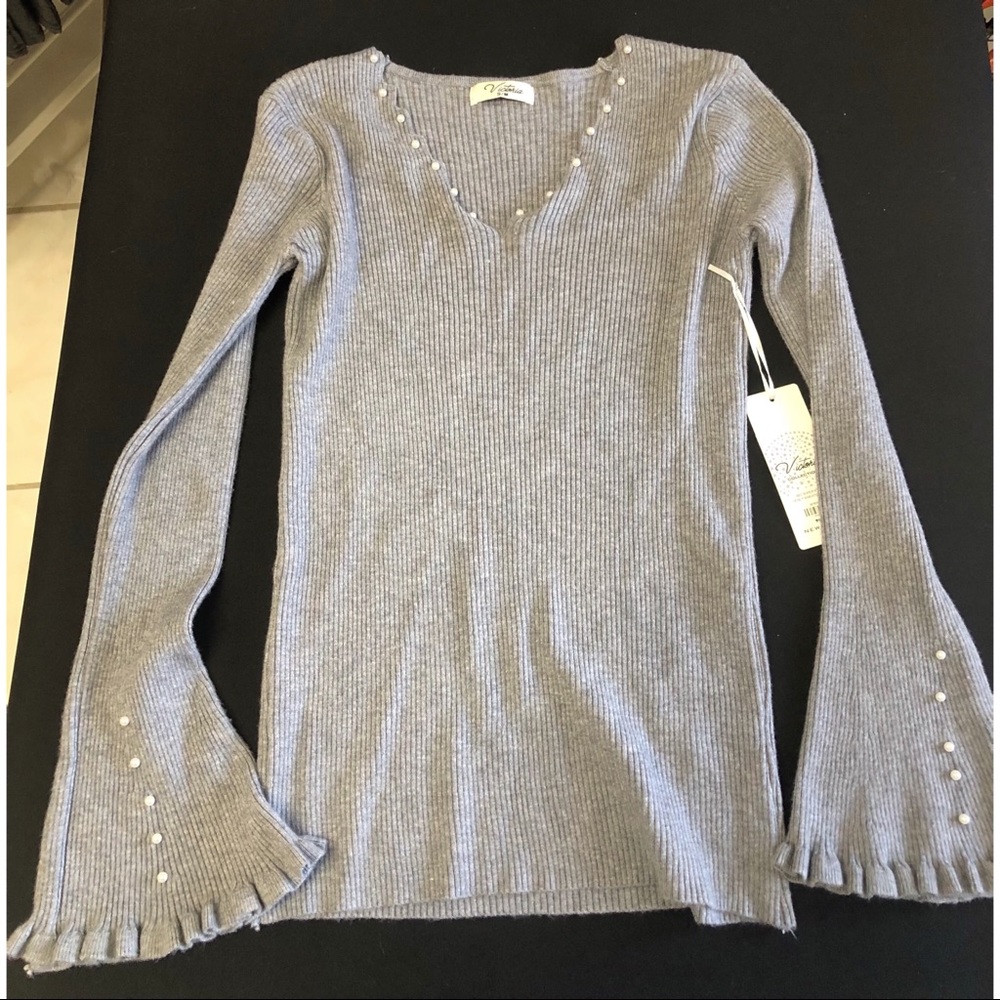 Long Sleeve a gray W/ Pearls sweater